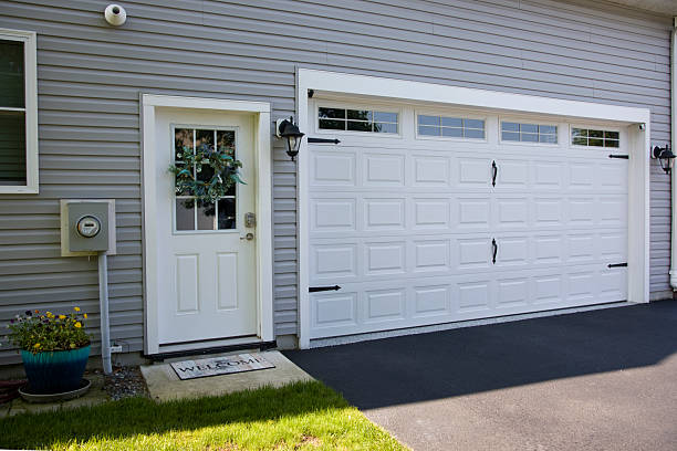24/7 Emergency Garage Door Panel Replacement experts in Four Corners, MD